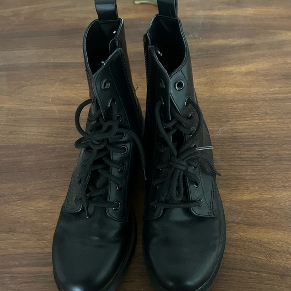 Time and Tru Black Lace Up Boots - Picture 1 of 5